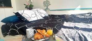 Schreibtisch, Bügeleisen/Bügelbrett, Reisekinderbett, kostenloses WLAN