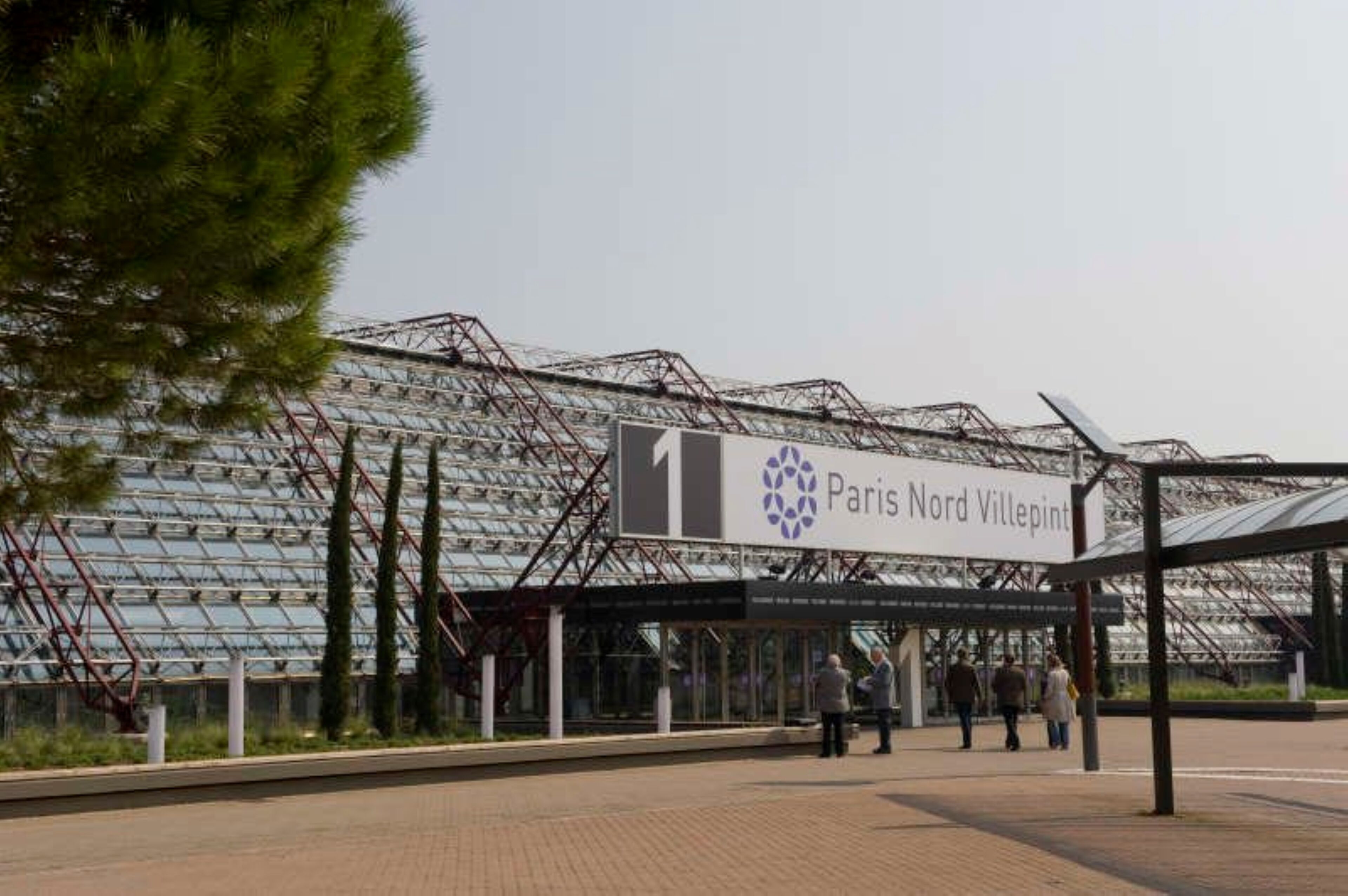 A modern building with a large sign reading "Paris Nord Villepinte."