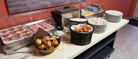 Daily continental breakfast (EUR 12 per person)