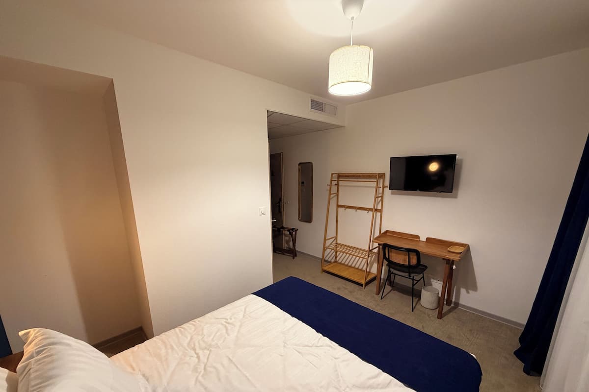 Escrivaninha, espaço de trabalho para notebook, Wi-Fi de cortesia