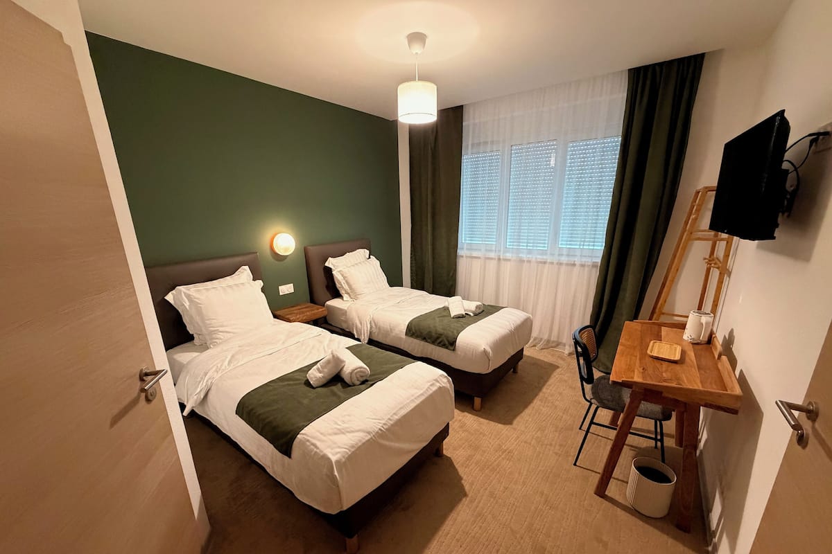 Quarto casal ou duplo | Escrivaninha, espaço de trabalho para notebook, Wi-Fi de cortesia