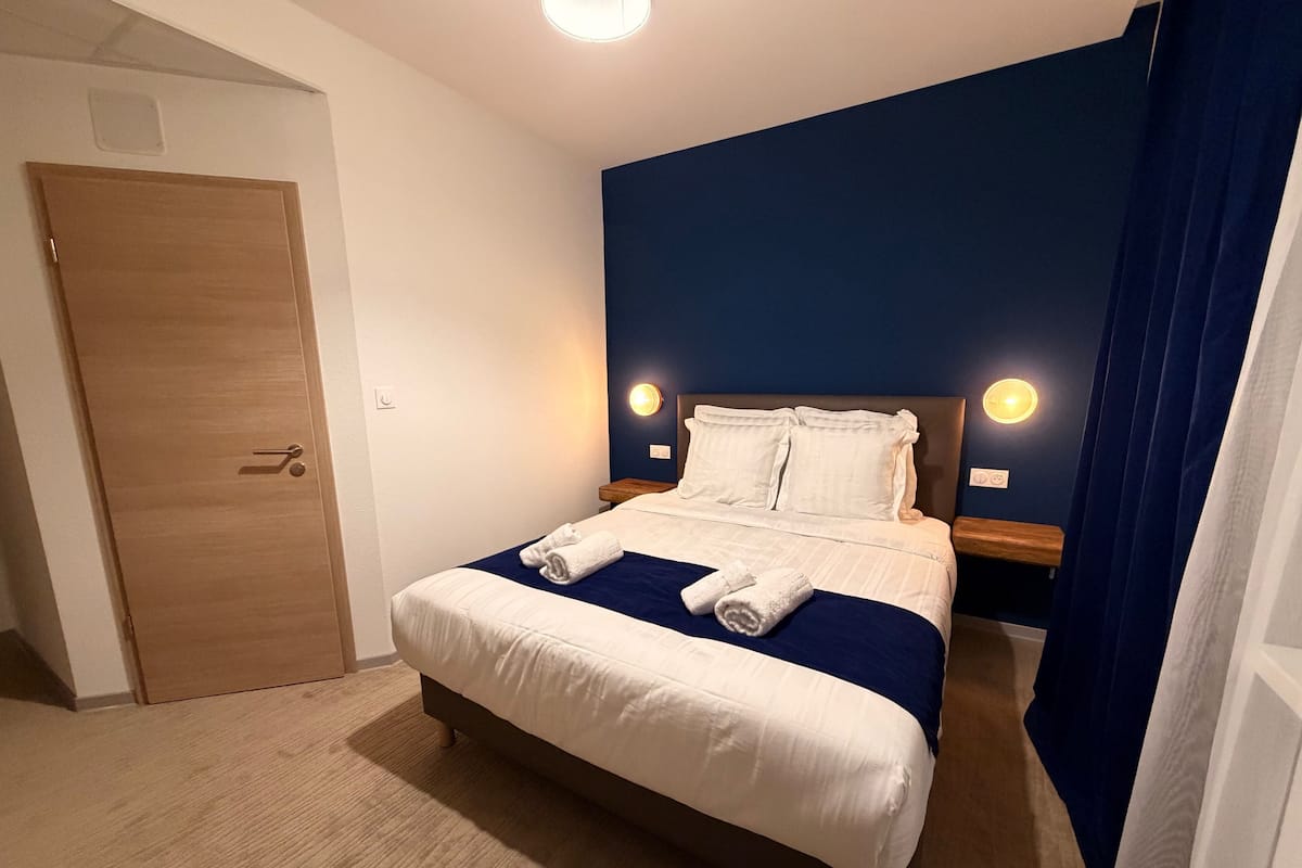 Escrivaninha, espaço de trabalho para notebook, Wi-Fi de cortesia