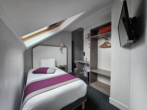 Single Room | Desk, laptop workspace, free WiFi
