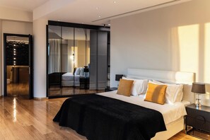 4 bedrooms, desk, iron/ironing board, travel crib - It’s a statement of refined living by etouri (Athens)