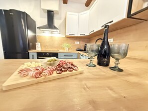 Réfrigérateur, four, plaque de cuisson, lave-vaisselle