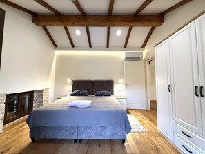 2 bedrooms, iron/ironing board, free WiFi