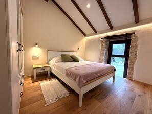 2 bedrooms, iron/ironing board, free WiFi