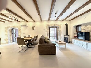 Fernseher, Kamin