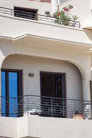 Front of property - seafront cozy suite for 2 in Rethymno (Rethymno)