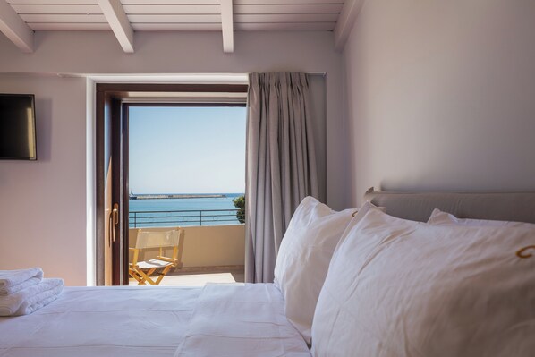 1 bedroom, soundproofing, iron/ironing board, free WiFi - seafront cozy suite for 2 in Rethymno (Rethymno)