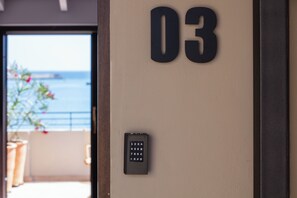 Exterior - seafront cozy suite for 2 in Rethymno (Rethymno)