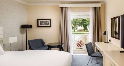 Sunday London Staines-upon-Thames Heathrow T6 - Classic Double river view