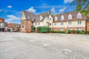 A building with multiple windows and a brick facade, likely a hotel or lodge. - Sunday London Staines-upon-Thames Heathrow T6 - Classic Double river view (Staines)