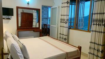 Habitación doble superior, vistas a la montaña | Ropa de cama de alta calidad y cortinas opacas