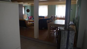 Appartement, 3 chambres, fumeur, balcon | Salle Ă manger
