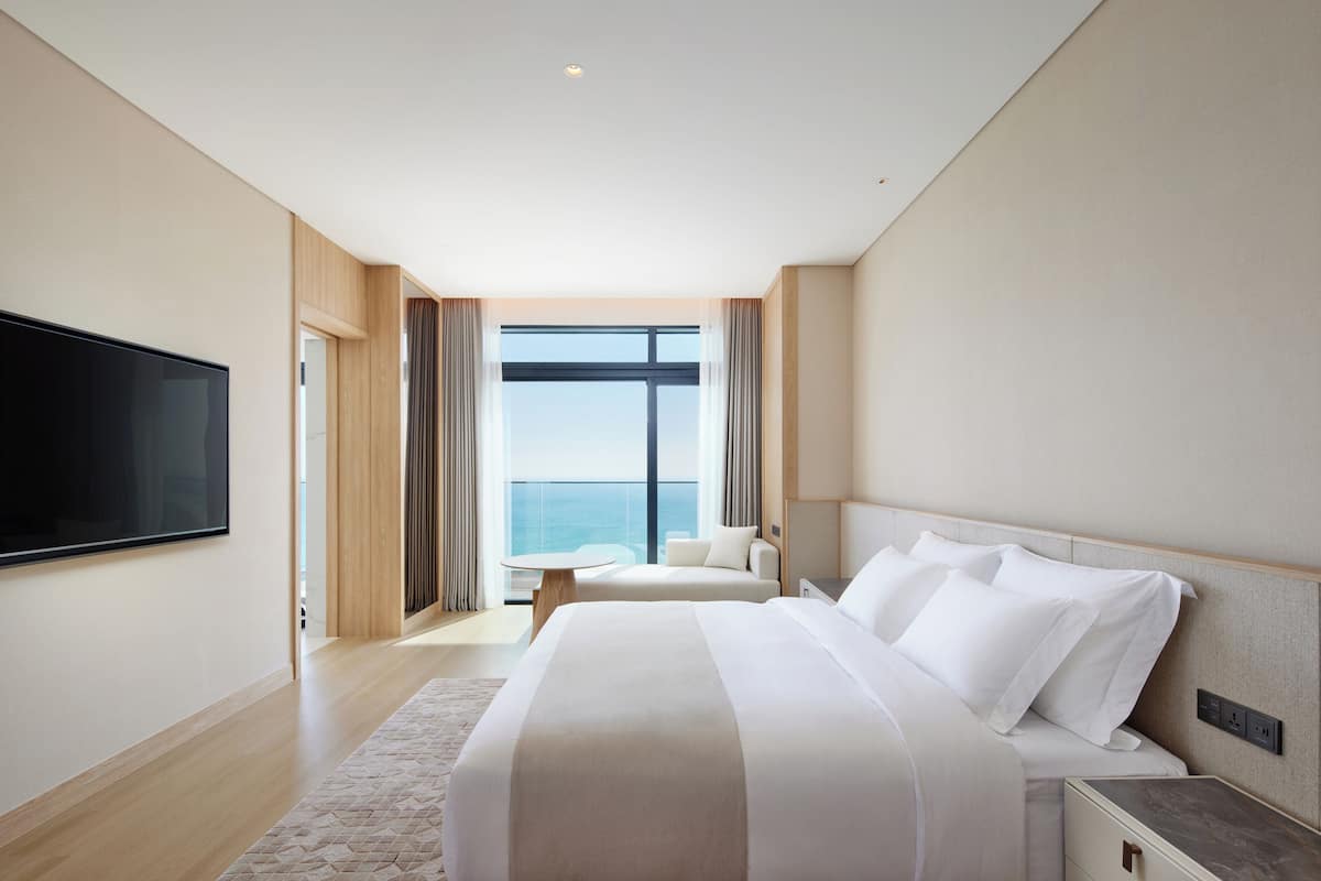 Signature Suite Double Ocean View | Blackout drapes, free WiFi, bed sheets