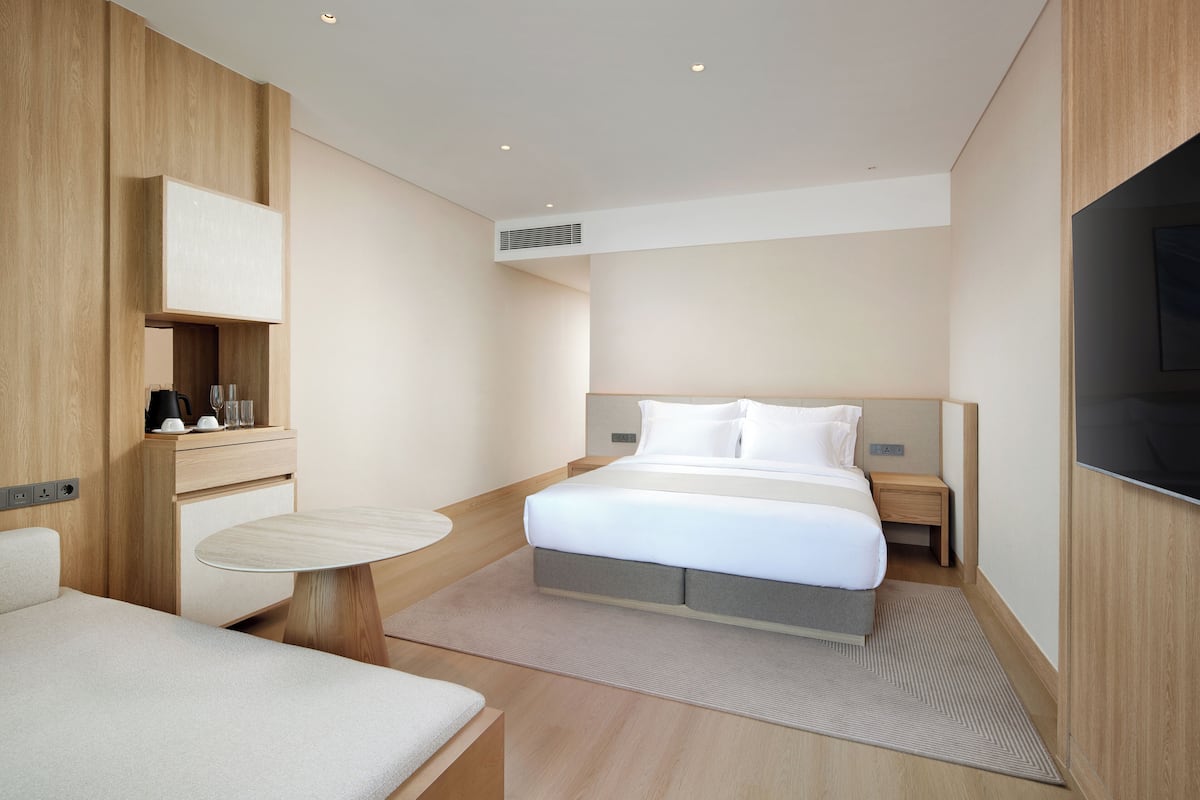 1 bedroom, blackout drapes, free WiFi, bed sheets