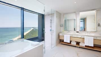 Grand Suite Double Ocean View | Bathroom | Hair dryer, bathrobes, slippers, bidet