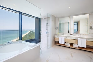 Grand Suite Double Ocean View | Bathroom | Hair dryer, bathrobes, slippers, bidet - Shillamonogram Gangneung Hotel (Gangneung)