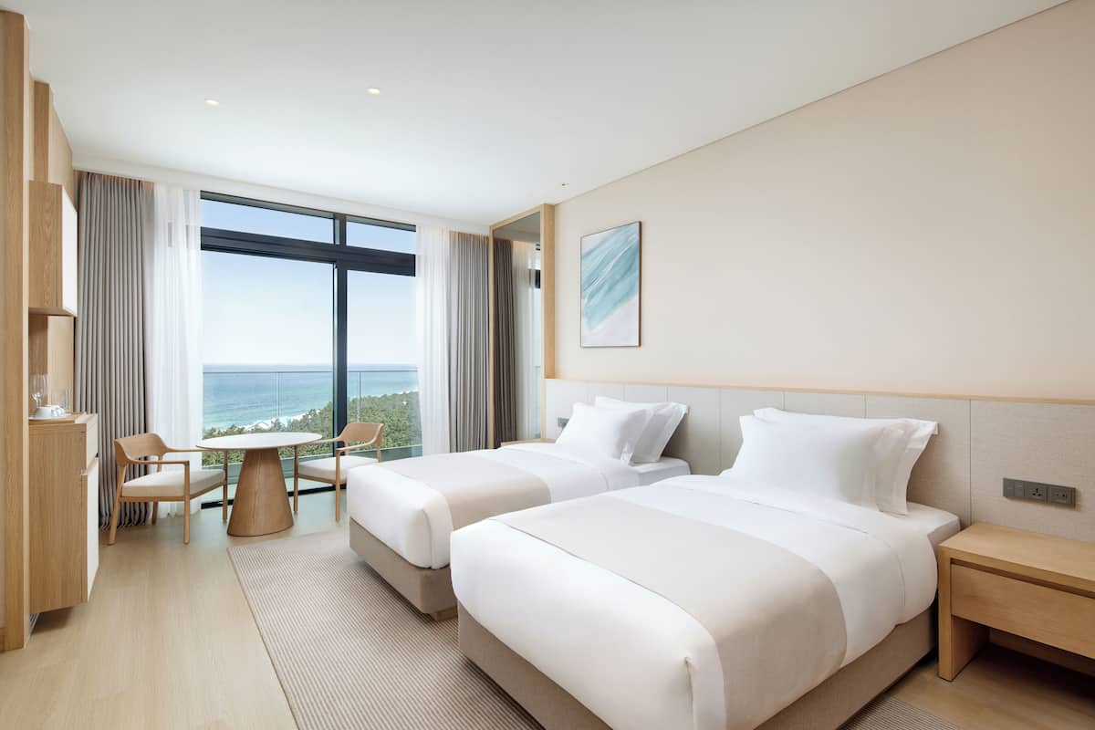 Blackout curtains, free WiFi, bed sheets