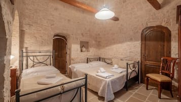 Bügeleisen/Bügelbrett, Reisekinderbett, Bettwäsche