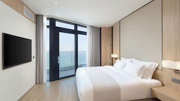 Premium bedding, in-room safe, free WiFi, bed sheets