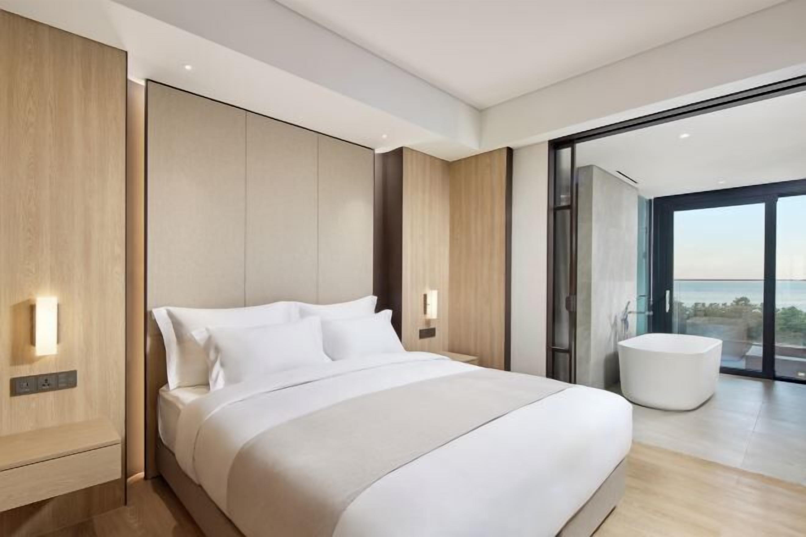 Premium bedding, in-room safe, free WiFi, bed sheets