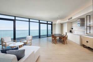 1 bedroom, premium bedding, in-room safe, free WiFi