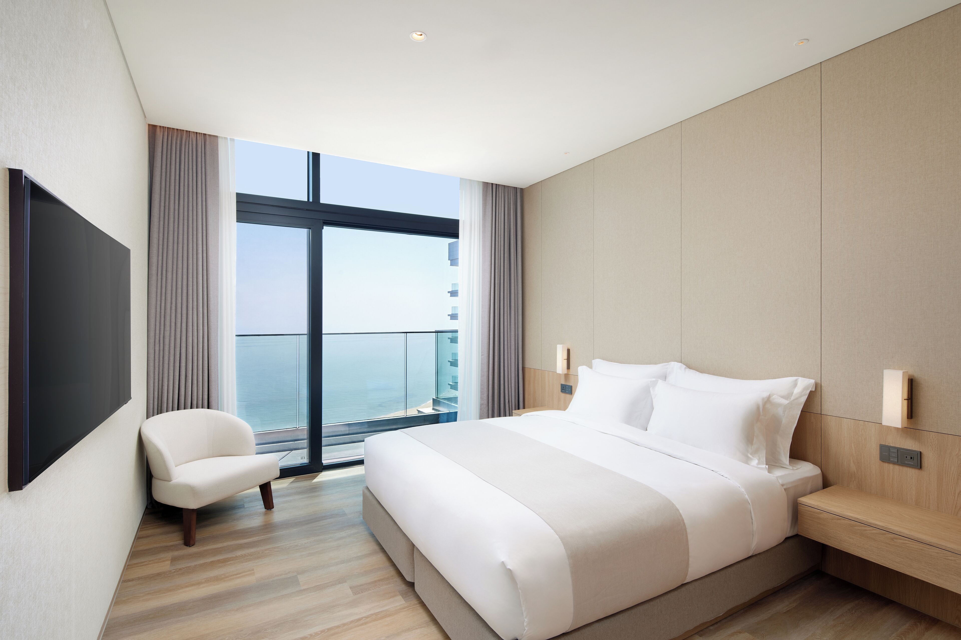 Premium bedding, in-room safe, free WiFi, bed sheets