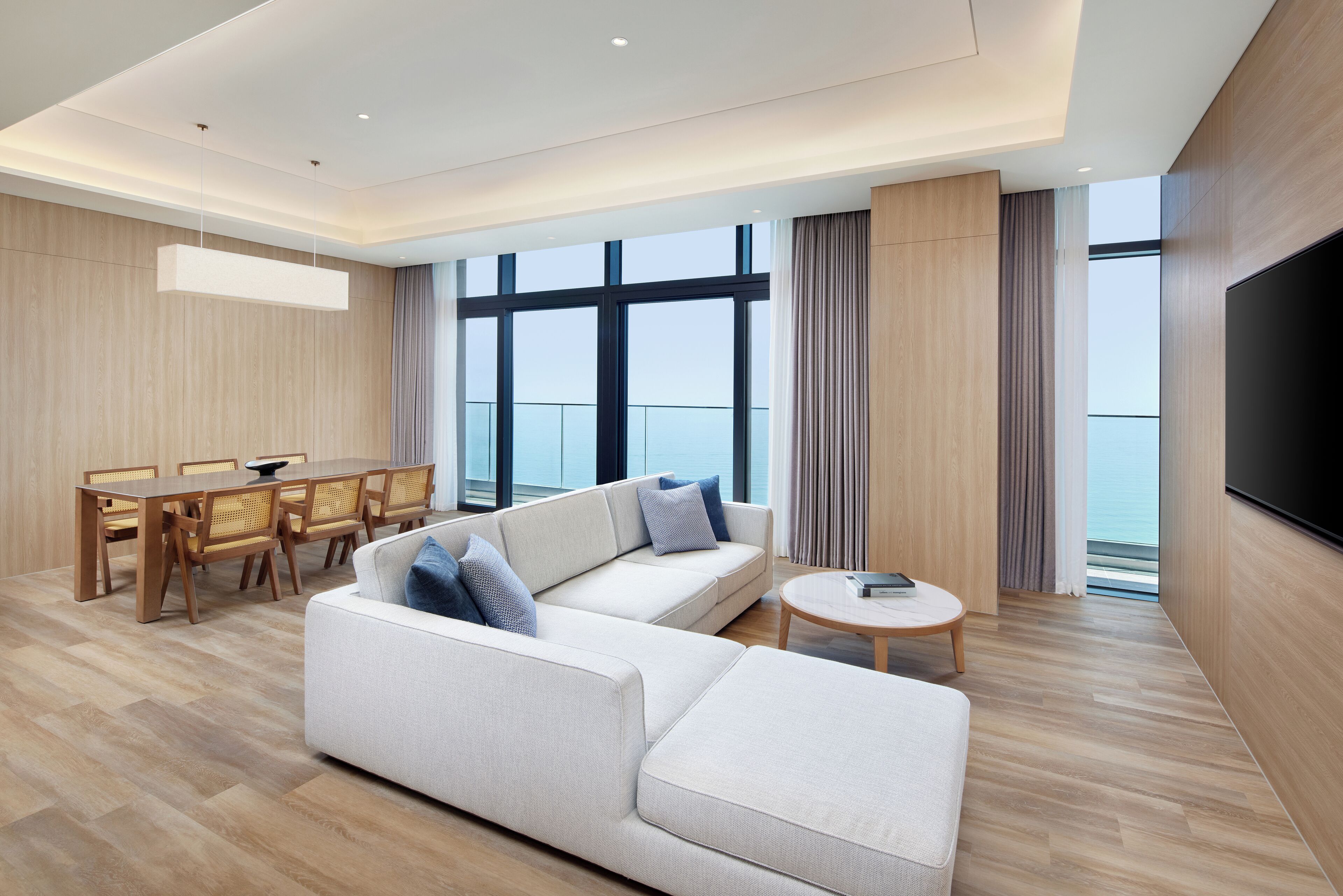 Sängtillbehör av högsta kvalitet och värdeförvaringsskåp på rummet