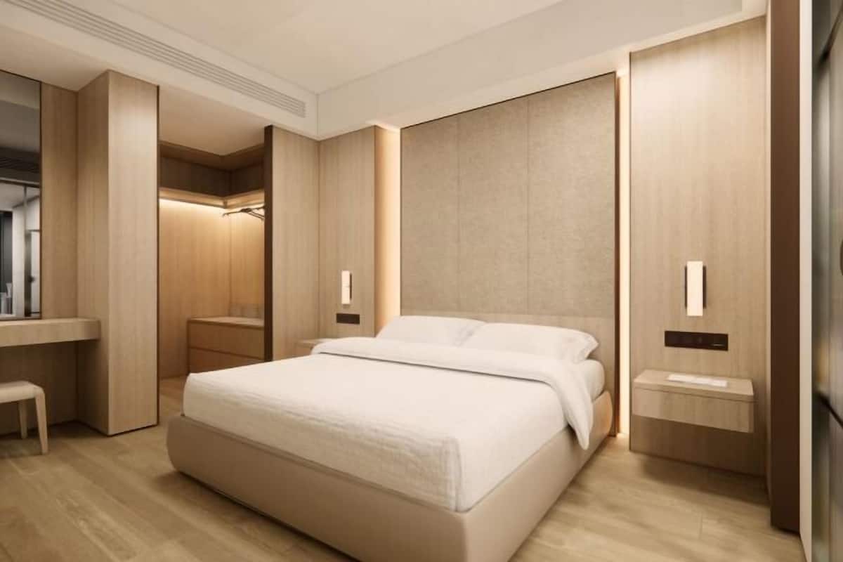 1 bedroom, premium bedding, in-room safe, free WiFi