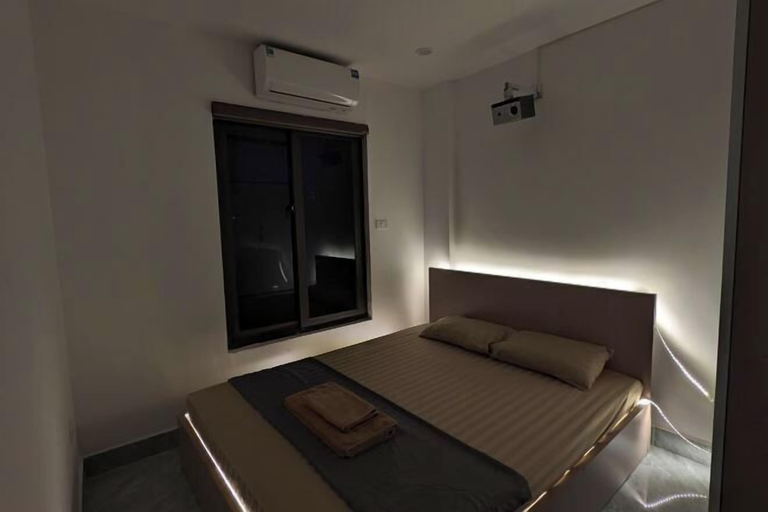 Free WiFi, bed sheets