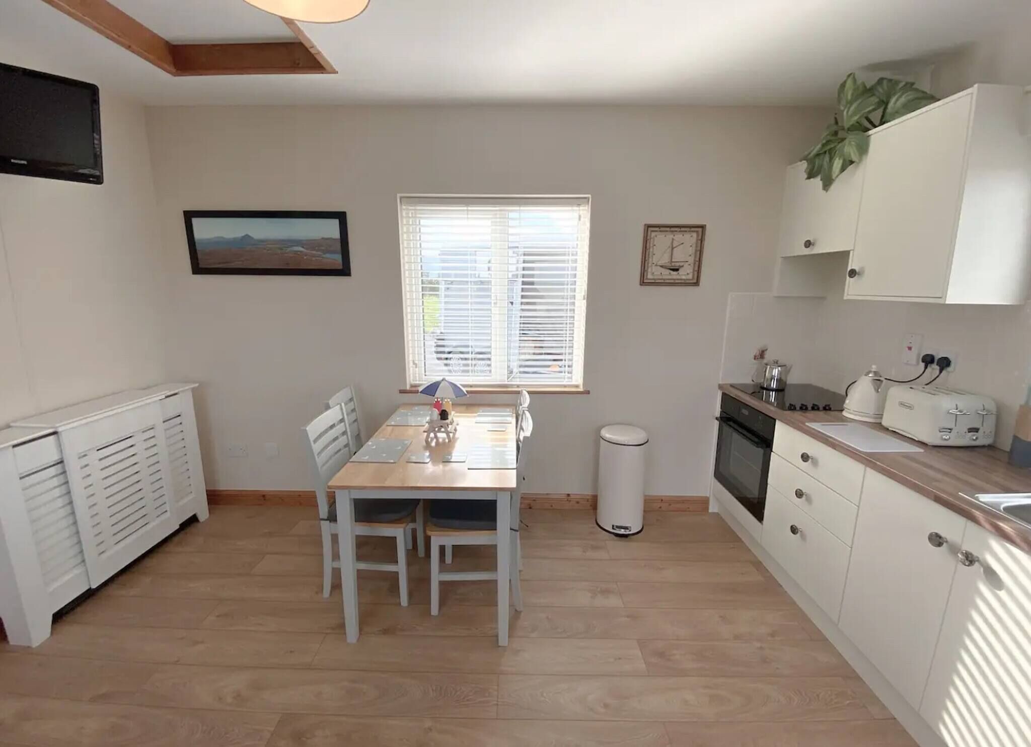 Studio, 1 Bedroom, Mountain View | Interior