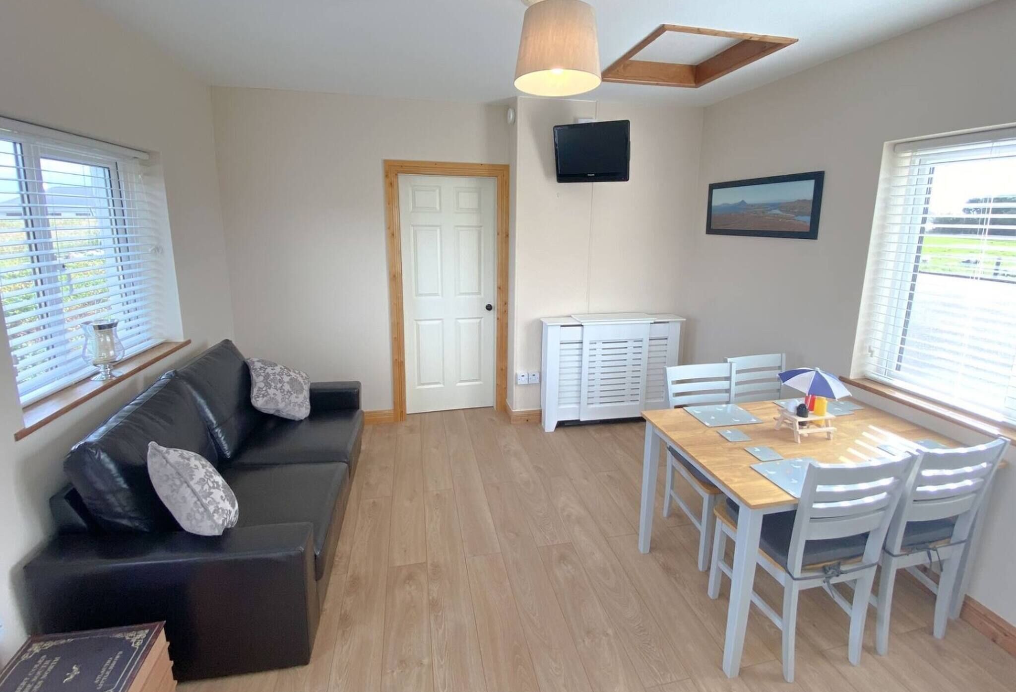 Studio, 1 Bedroom, Mountain View | Living room