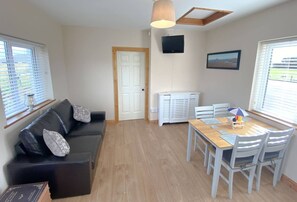 Studio, 1 Bedroom, Mountain View | Living room - Apartment Overlooking Achill (Gubnahardia)