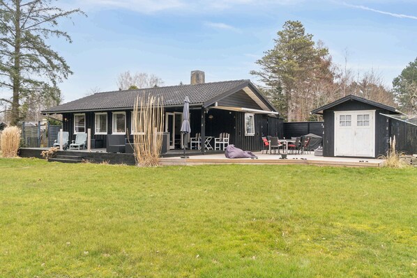 Exterior - Lovely cottage in peaceful surroundings (Vejby)