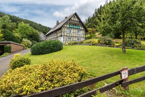 Exterior - Apartment 'Typ A' with Mountain View, Shared Terrace and Wi-Fi (Schmallenberg)