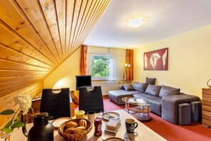 TV, table tennis, stereo