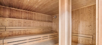 Appartement 'Mit Bergblick, Pool, Sauna' avec vue sur les montagnes, jardin partagé et Wi-Fi