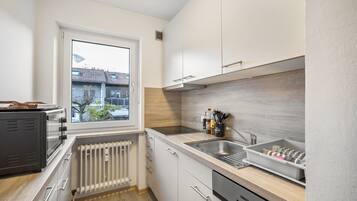 Kühlschrank, Ofen, Herdplatte, Geschirrspüler