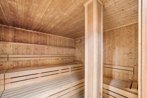 Ferienwohnung 'Mit Bergblick, Pool, Sauna' mit Bergblick, Gemeinschaftsgarten und Wi-Fi