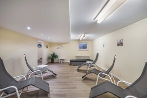 Interior - Apartment 'Mit Bergblick, Pool, Sauna' with Mountain View, Shared Garden and Wi-Fi (Oberaudorf)