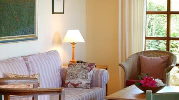 Fernseher, DVD-Player, Stereoanlage