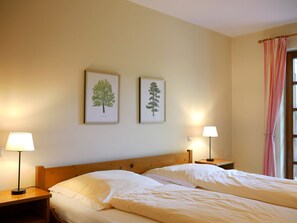 2 bedrooms, iron/ironing board, free WiFi, bed sheets - Apartment 'Talblick' with Shared Pool and Wi-Fi (Sasbachwalden)