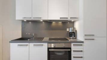 KĂŒhlschrank, Ofen, Herdplatte, GeschirrspĂŒler