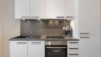 Refrigerador, horno, parrilla de estufa y lavavajillas