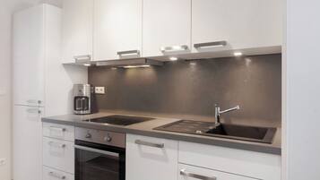 KĂŒhlschrank, Ofen, Herdplatte, GeschirrspĂŒler