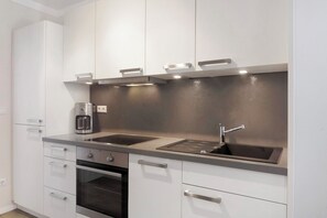 Kühlschrank, Ofen, Herdplatte, Geschirrspüler