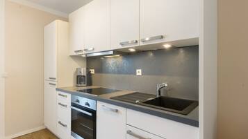 Refrigerador, horno, parrilla de estufa y lavavajillas