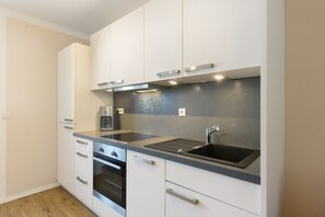 Réfrigérateur, four, plaque de cuisson, lave-vaisselle